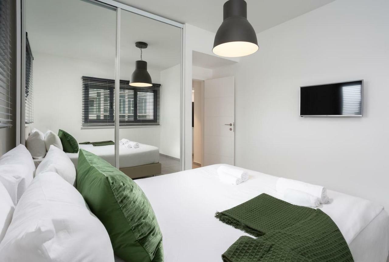 Spacious 3Br Penthouse With Jacuzzi On Rosthchild By Holyguest Tel Aviv Esterno foto