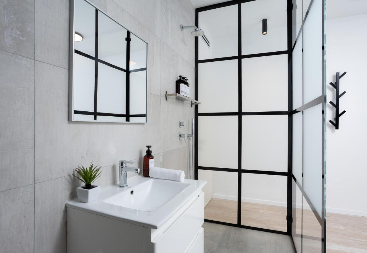Spacious 3Br Penthouse With Jacuzzi On Rosthchild By Holyguest Tel Aviv Esterno foto