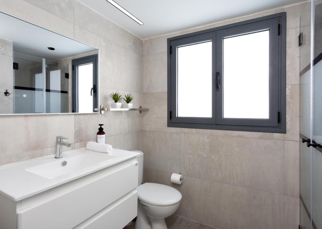 Spacious 3Br Penthouse With Jacuzzi On Rosthchild By Holyguest Tel Aviv Esterno foto